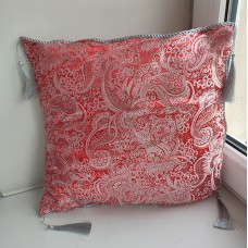 Декоративная подушка ручной работы RED, 40 х 40 см с кисточками