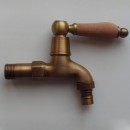 Однорычажный кран для бани FKS-AL05D c деревянной ручкой с насадкой под шланг
